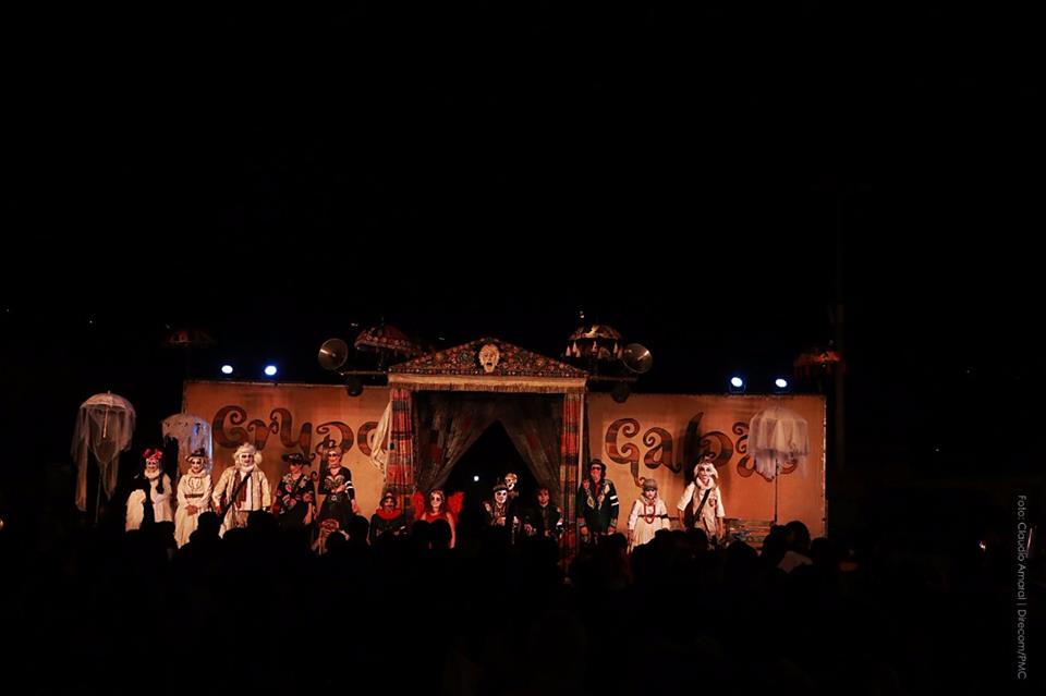 Caetité vive noite impar em sua história com apresentação teatral do Grupo Galpão