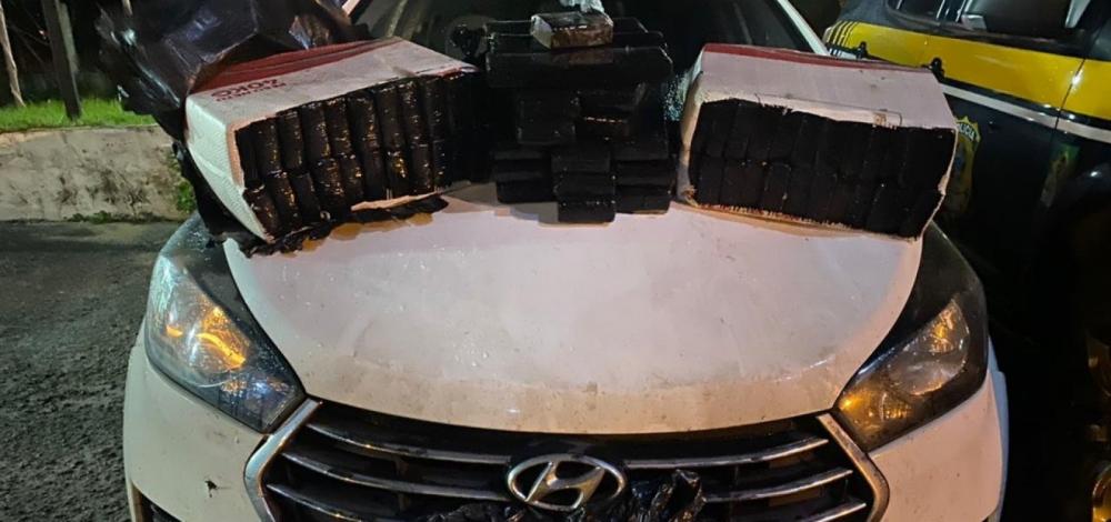 Jovens são presos com 65 quilos de maconha em porta-malas de carro na BR-116