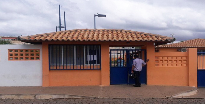 Palmas de Monte Alto: Homem pula muro de Colégio Estadual a procura de suposto aluno