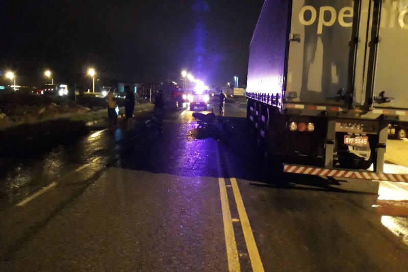 Motociclista morre em colisão frontal com carreta na BA-262, em Brumado