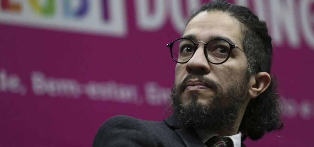 Jean Wyllys desiste de mandato e deixa o Brasil