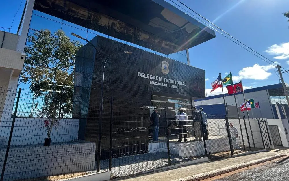 Funcionário de escola é preso em Macaúbas suspeito de distribuir material de abuso infantil