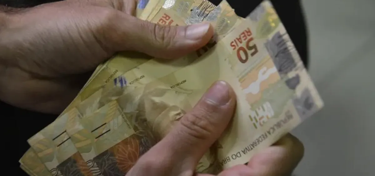Salário mínimo deve subir para R$ 1.741 em 2027, diz ministro