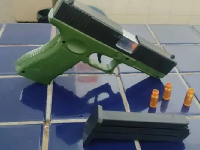Simulacro de arma é apreendido na mochila de estudante em Brumado