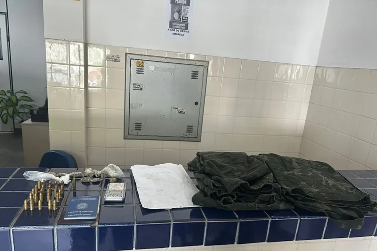 Veículos roubados, drogas e munições são apreendidos pela PM em Brumado