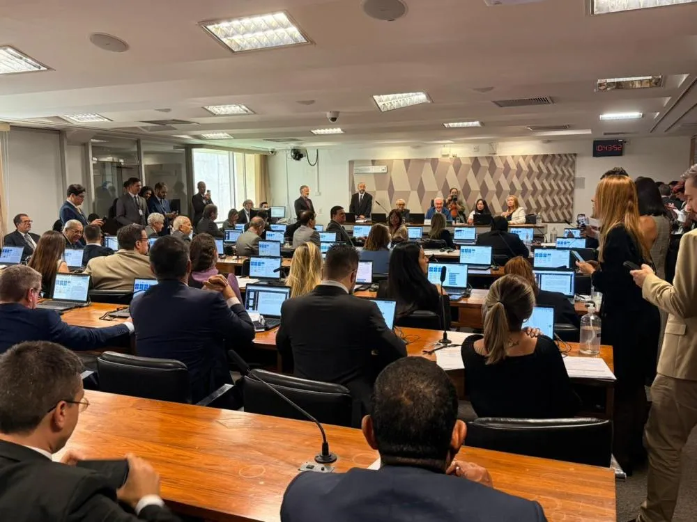 Senado aprova na CCJ proposta que reduz jornada da enfermagem para 36 horas semanais