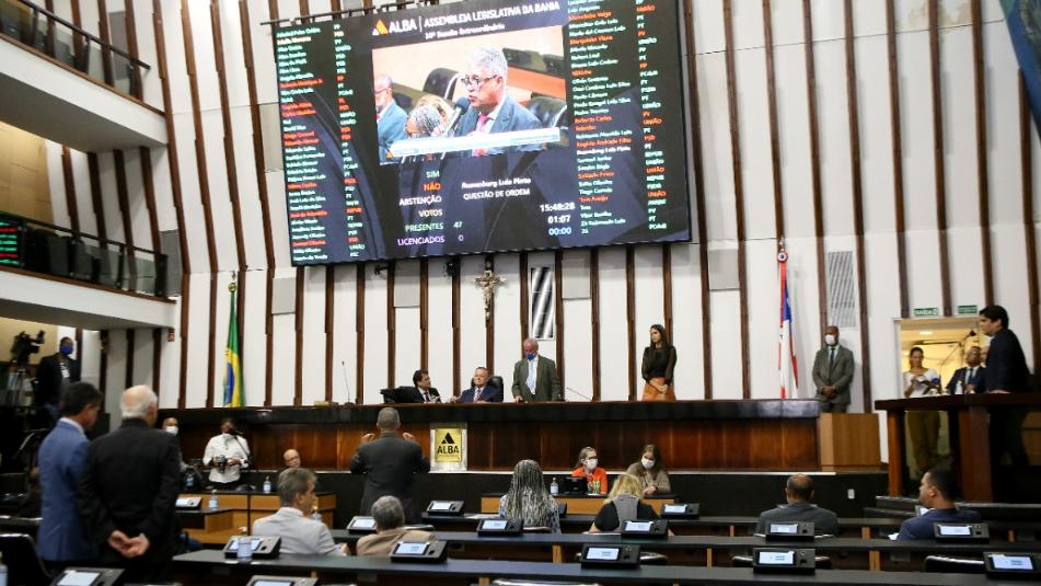 Na última sessão do ano da AL-BA, deputados aprovam aumento do próprio salário