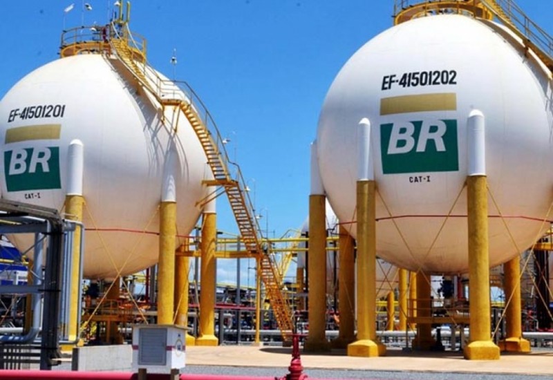 Gasolina sobe 1% a partir de amanhã, diz Petrobras