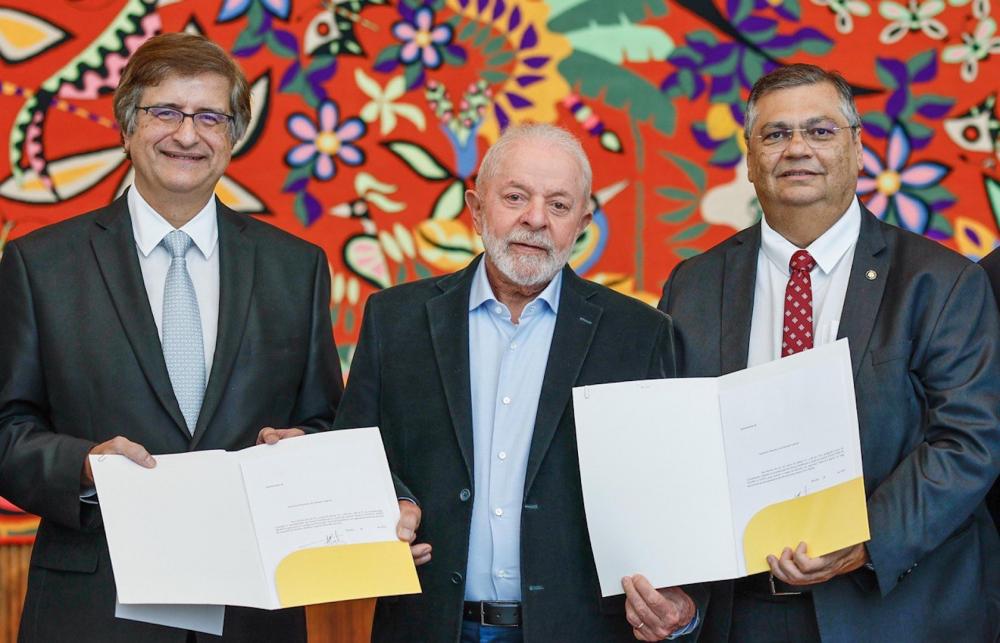 É oficial: Lula indica Flávio Dino para vaga no STF e Paulo Gonet para PGR