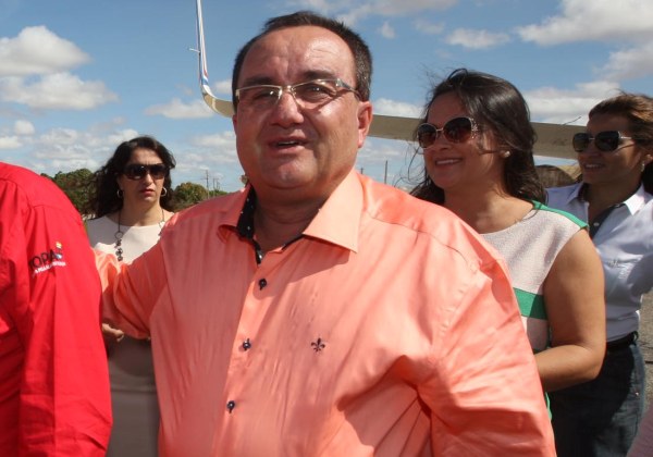 Ex-prefeito e secretários municipais de Candiba são denunciados por fraudar licitação