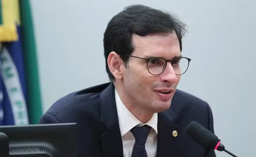 Relator prevê votação sobre fim da escala 6x1 em 26 de maio