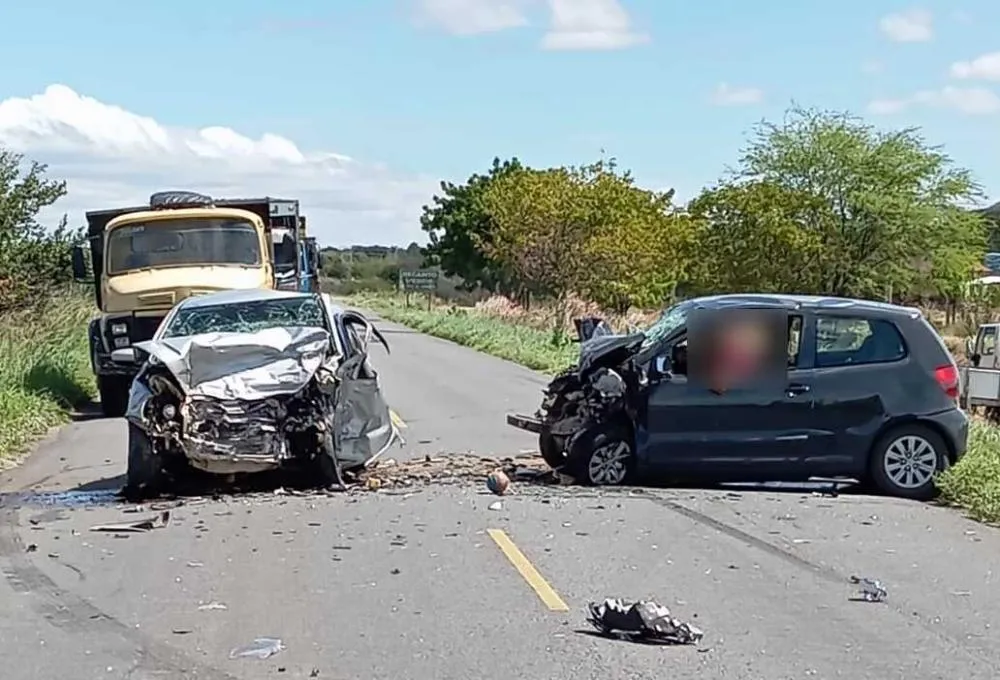 Colisão frontal na BR-030 deixa cinco mortos em Guanambi