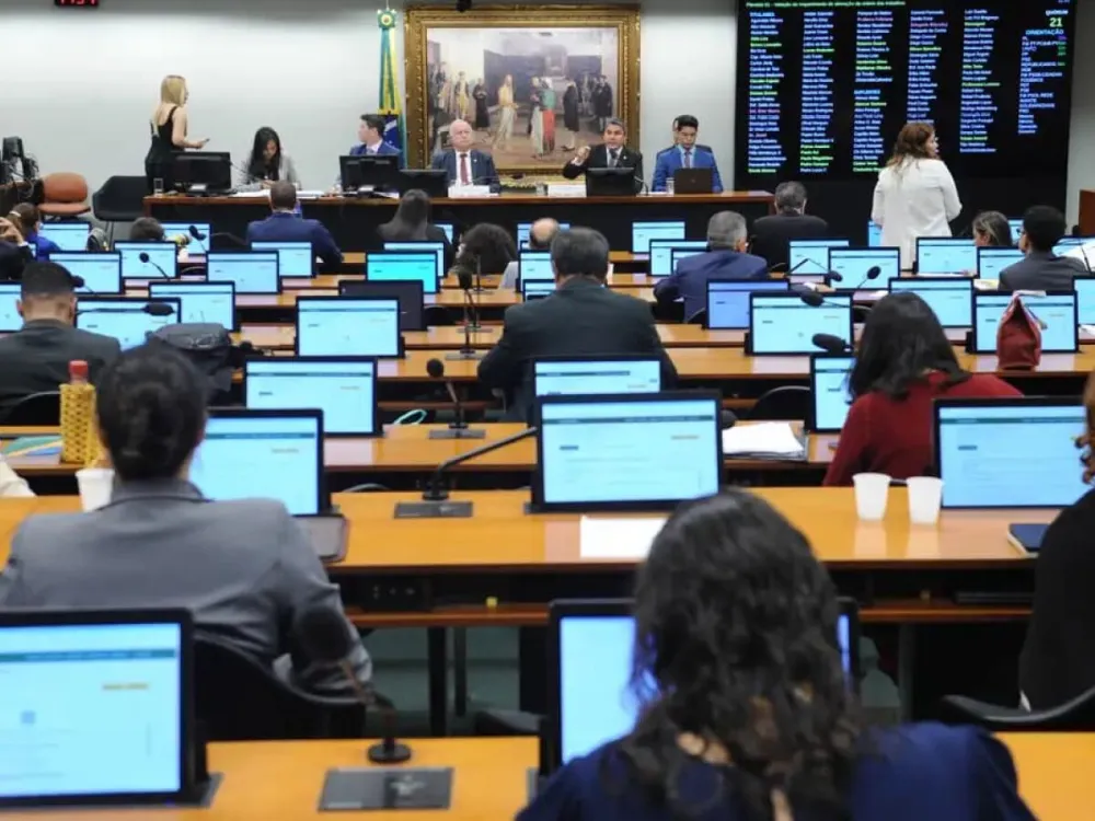 Comissão inicia debate sobre fim da escala 6x1 na Câmara