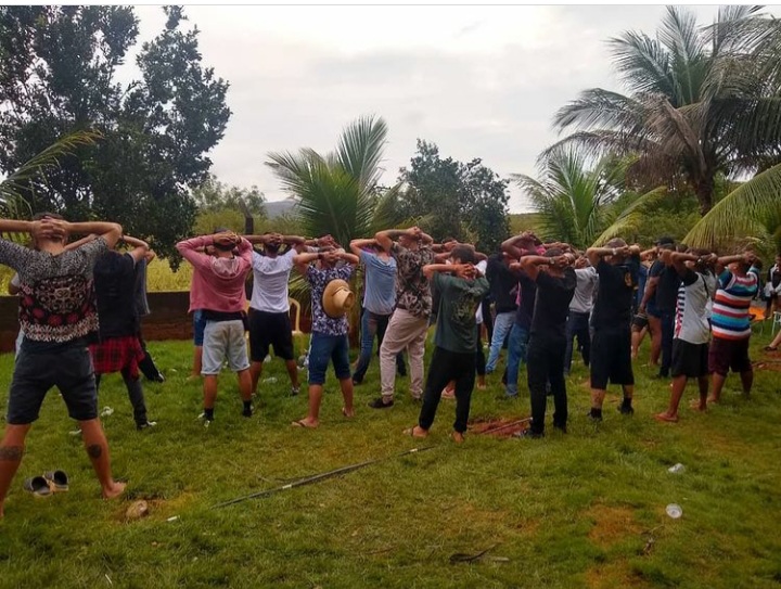 Polícia Militar acaba com festa clandestina regada a drogas em Brumado 