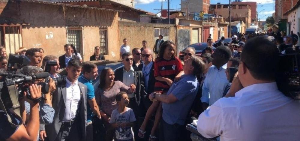 Bolsonaro rebate Lula por dizer que governo é de 'malucos': 'Pelo menos não é de cachaceiros'