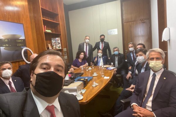 Impeachment volta a rondar Palácio do Planalto