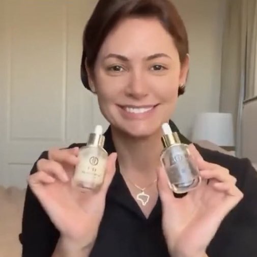 Ex-primeira-dama Michelle Bolsonaro faz publi de cosmético no Instagram