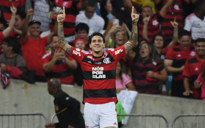 Brasileiro: Flamengo derrota Palmeiras e mantém vivo sonho por título