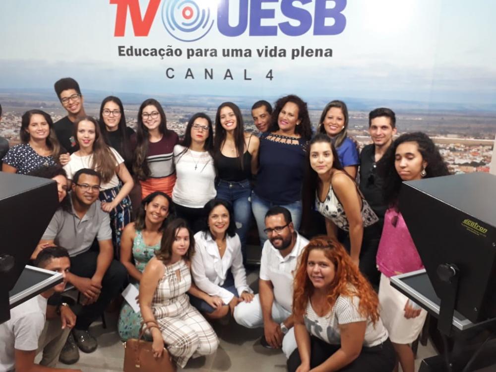 Alunos de Jornalismo da UniFG visitam emissoras de TV em Vitória da Conquista