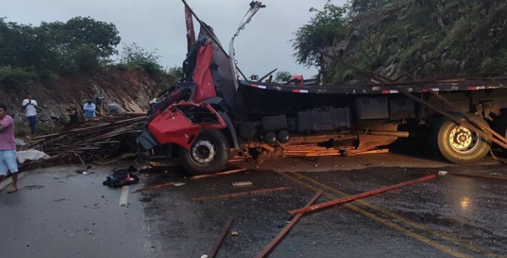 Acidente na BA-262, trecho entre Conquista e Anagé, deixa uma pessoa morta