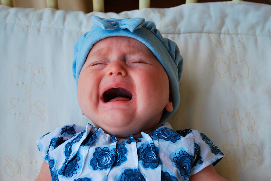 Cólica em bebês não é doença, mas pode ser tratada com fórmulas especiais, na falta de aleitamento materno