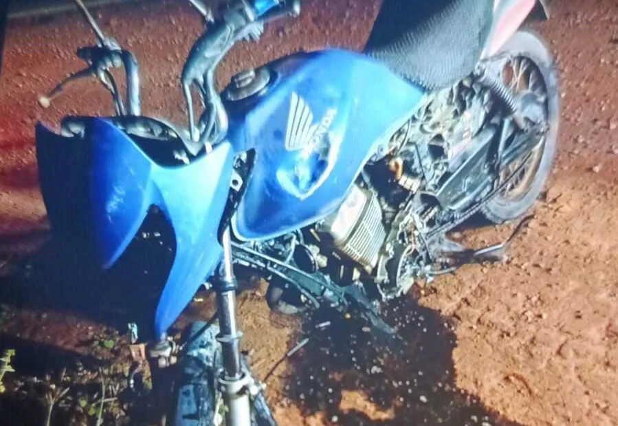 Colisão entre caminhonete e moto deixa homem gravemente ferido na BR-122, em Caetité