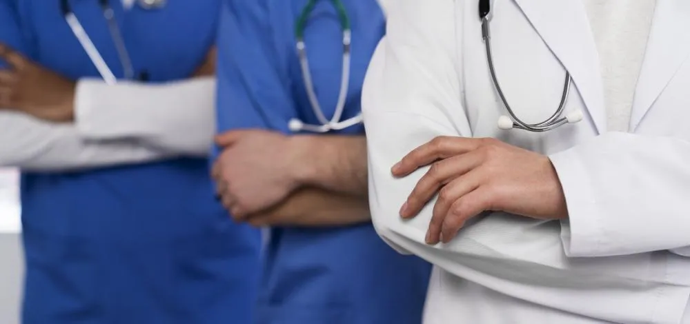 Senado aprova exame de proficiência médica sob comando do CFM; proposta vai à Câmara