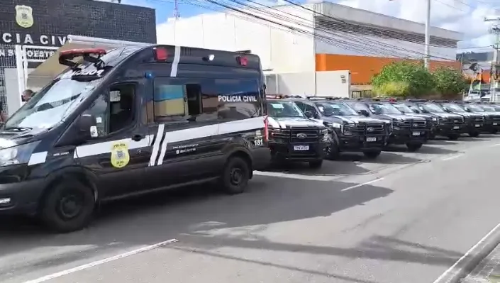 Governo entrega viaturas e fuzis em Vitória da Conquista