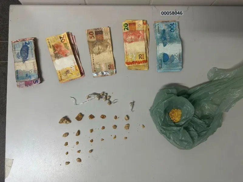 Polícia prende suspeito de tráfico e apreende crack e dinheiro em Guanambi