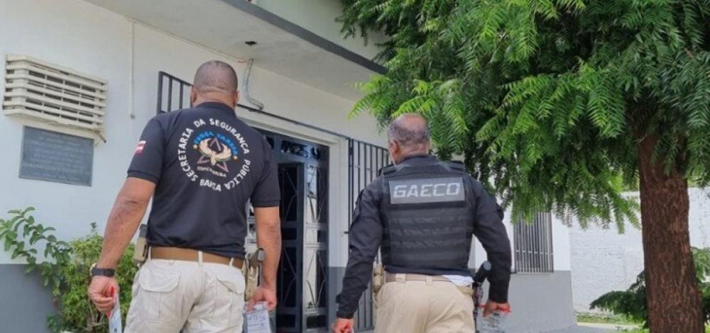 Policiais e guarda municipal são alvos de operação em Lapa e Serra do Ramalho