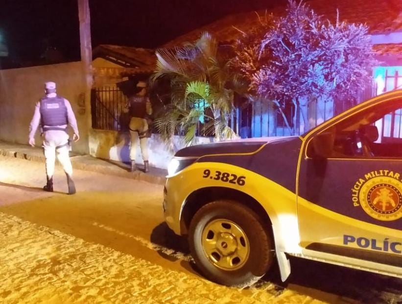 Homens são presos por descumprimento de toque de recolher em Riacho de Santana