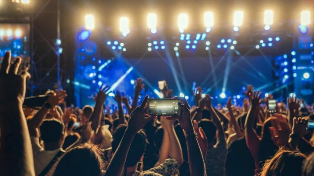 Decreto proíbe festas de rua e mantém limite de público para eventos em toda a Bahia