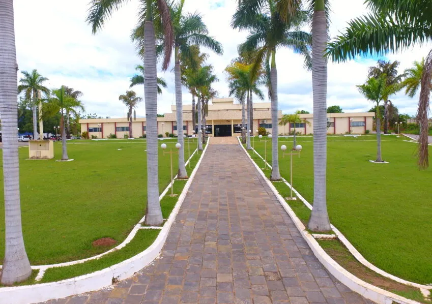 Prefeitura de Correntina prevê compra de 50 mil bolos e 110 mil pastéis em contratos com padarias