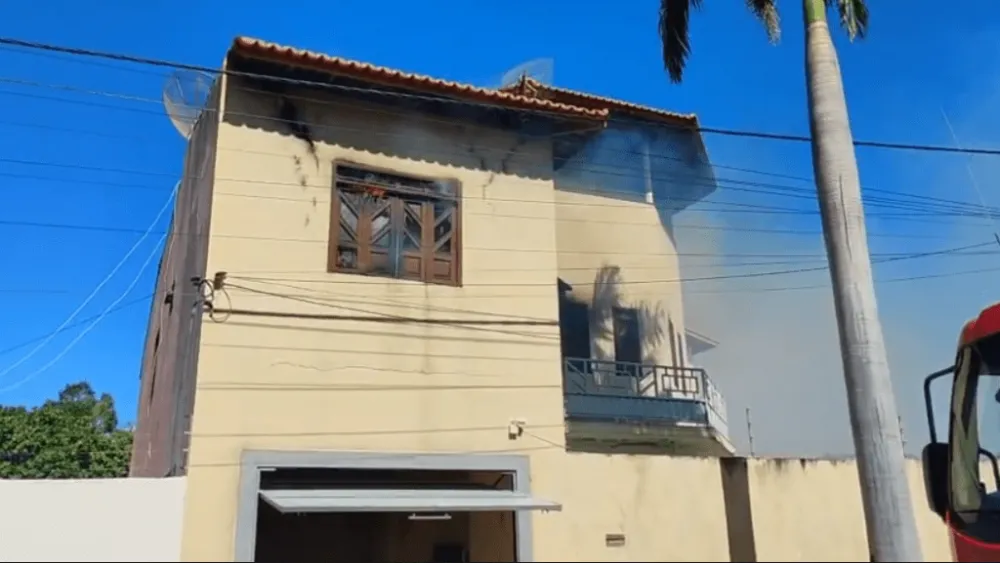 Incêndio atinge residência no bairro Brindes, em Guanambi