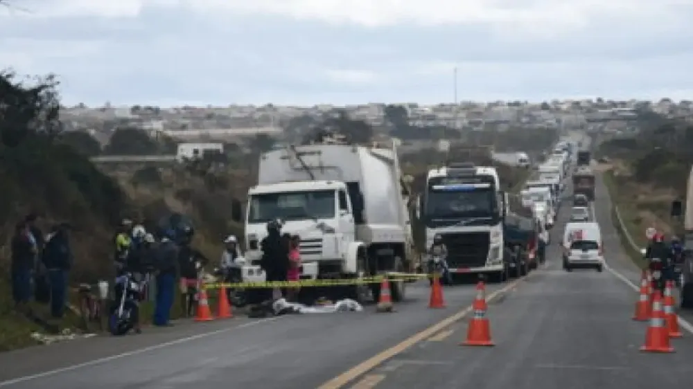 Ciclista morre após ser atropelado por caminhão em Vitória da Conquista