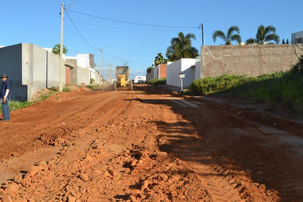 Obras de terraplanagem dão início a pavimentação de nove ruas do Bairro Bela Vista em Guanambi