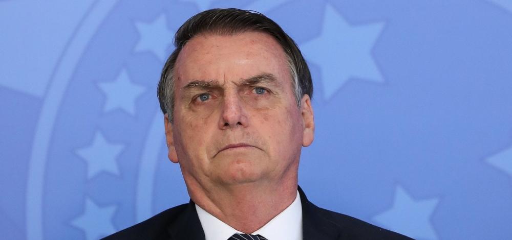 Bolsonaro assina decreto que acaba com o horário de verão
