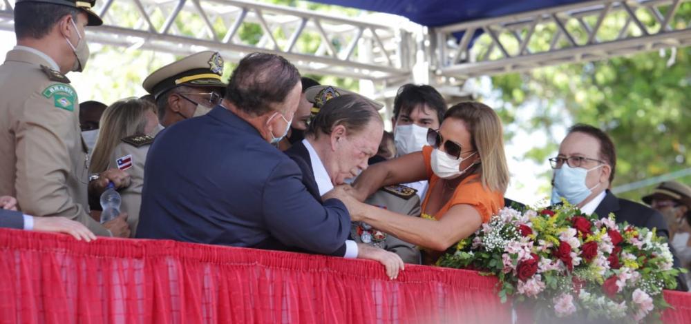 Calor excessivo e falta de café da manhã teriam causado mal-estar em Leão