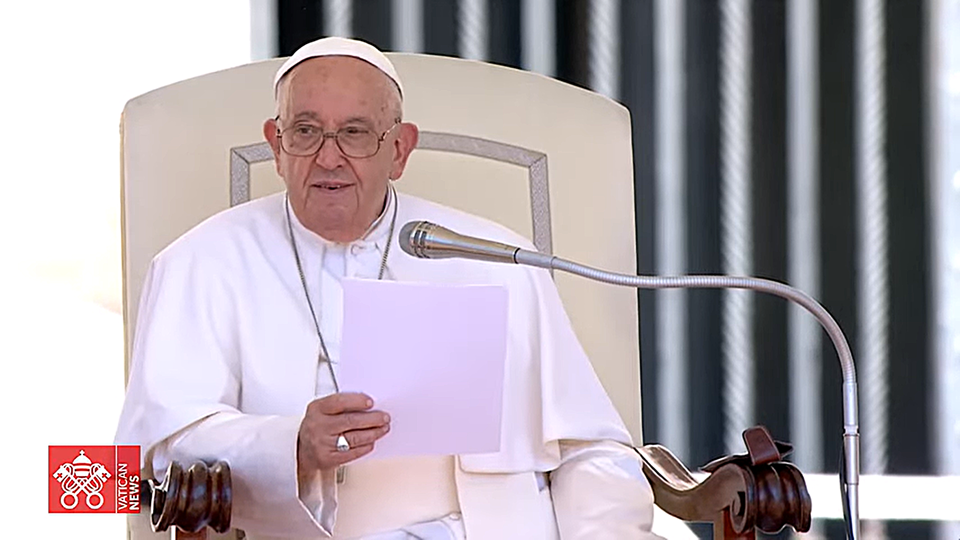 Papa Francisco afirma ser contra legalização de drogas: "Pisoteiam a dignidade humana"