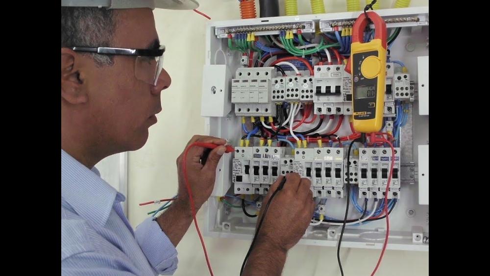Coelba abre vagas para turmas de eletricistas na Bahia