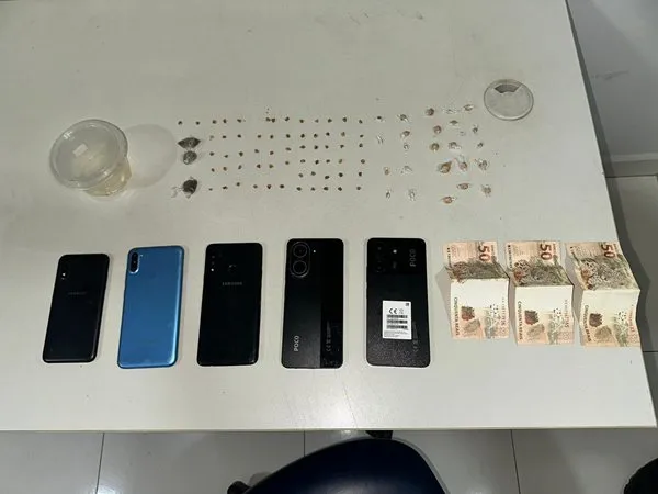 PM apreende drogas e celulares no bairro Jurema, em Bom Jesus da Lapa