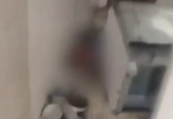 Crianças encontradas em situação insalubre em Serrinha estavam sozinhas após tio deixar a casa