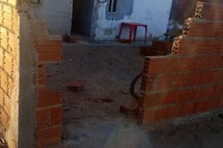 Rapaz surta após bebedeira e quebra muro a socos em Guanambi