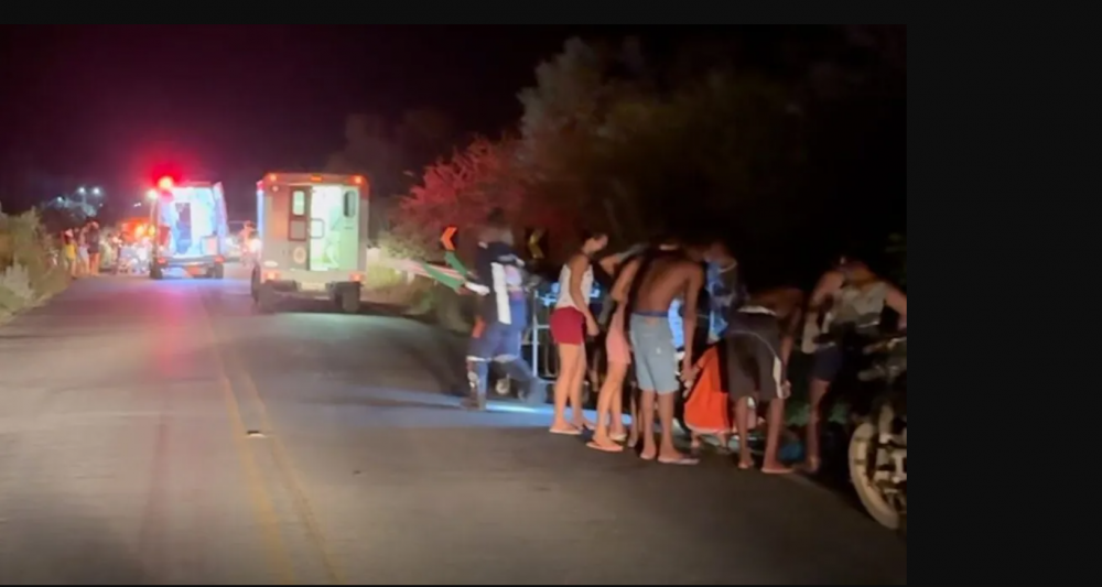 Oeste: Mulher na garupa de moto morre após piloto tentar desviar de bicicleta