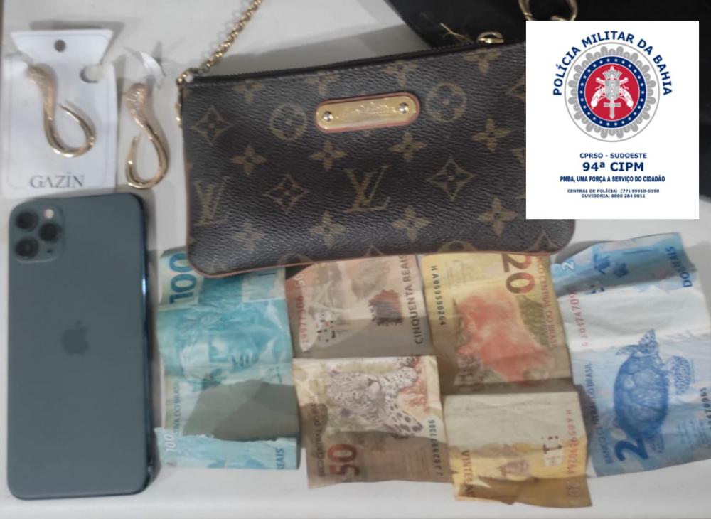 Caetité: Dupla rouba bolsa e celular avaliados em mais de R$ 8 mil, mas é presa pela PM