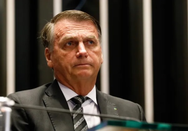 Após PF ver transações suspeitas, Moraes quebra sigilo de assessor de Bolsonaro