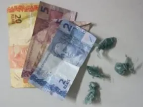Denúncia de perturbação do sossego termina com apreensão de cocaína em Guanambi