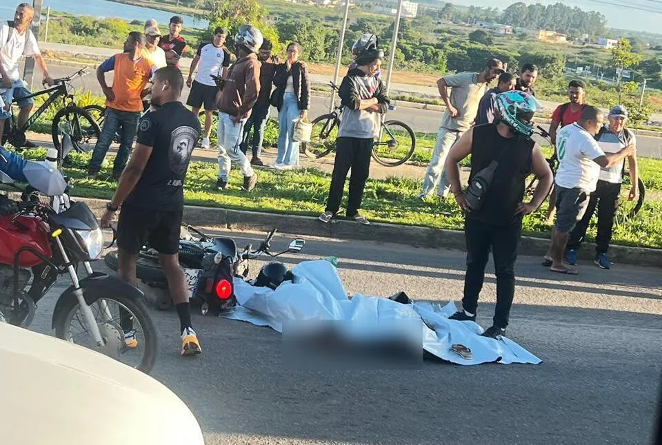 Menina de 12 anos morre após cair de moto e ser atropelada por caminhão em Vitória da Conquista
