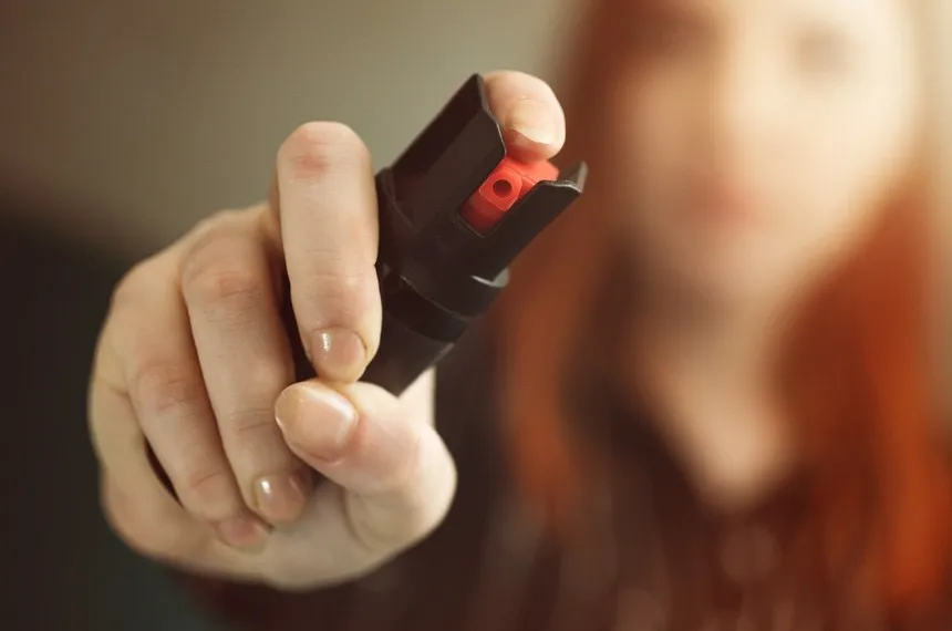Começa a valer lei que autoriza venda de spray de pimenta para mulheres