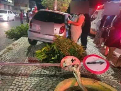 Batida entre dois veículos mobiliza Samu, trânsito e Polícia Militar em Guanambi